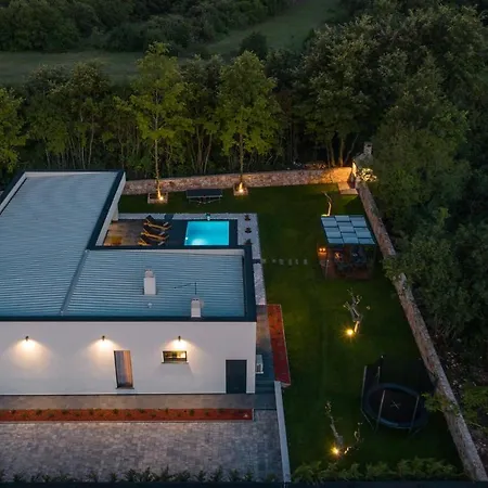 Line Villa